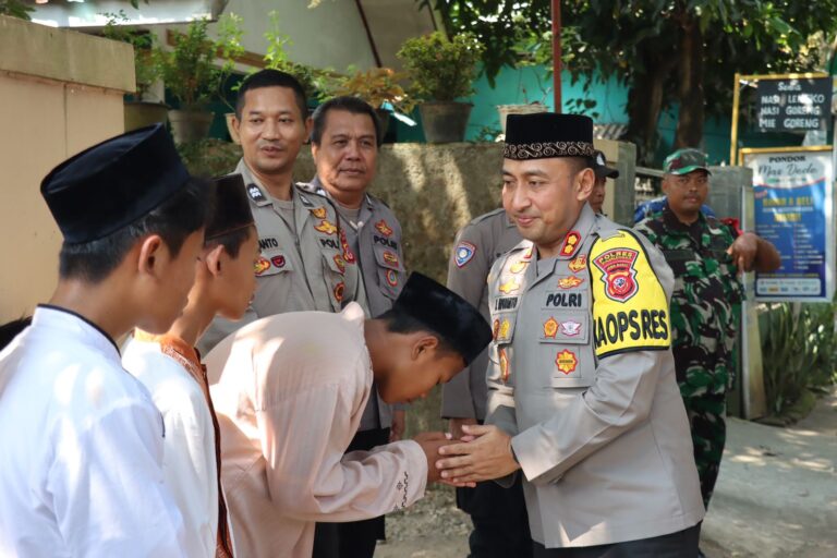 Patepang Sono Sareng Ulama, Kapolres Majalengka Kunjungi Ponpes Masyaul Huda