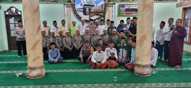 Kapolsek Kalideres Sholat Subuh Berjama’ah Bersama Warga Masyarakat