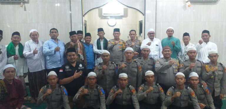 Kapolsubsektor Terbus Bawakan Pesan Kapolsek Usai Sholat Subuh Keliling Bersama Warga
