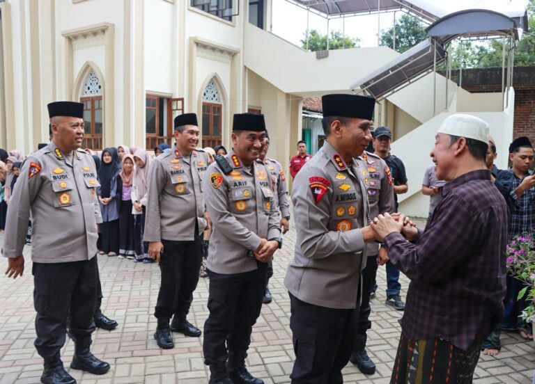 Kapolda Jabar Minta Ulama di Kabupaten Cirebon Ingatkan dan Doakan Polri