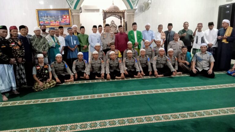 Kapolsek Kalideres Giat Suling Dakmas di Masjid Jami Al Hikmah