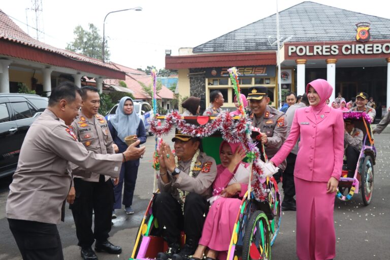 Rasa Haru Kapolres Ciko Melepas Purna Bakti Kabag Ops dan Kapolsek Seltim Polres Cirebon Kota