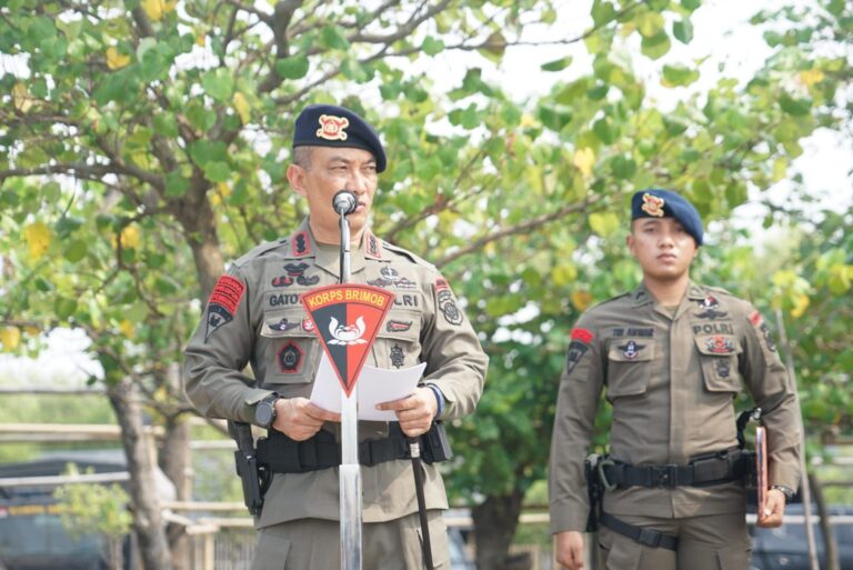 Dansat Brimob Polda Metro Jaya Pimpin Upacara Penutupan Latihan Peningkatan Kemampuan