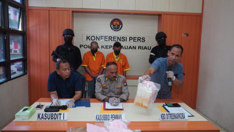 Ditresnarkoba Polda Kepri Ungkap kasus Penemuan Narkotika Jenis kokain di kabupaten kepulauan Anambas.