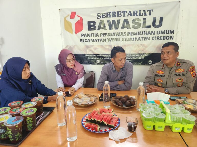 Polsek Weru  Polresta Cirebon Sambangi Kamtibmas Kepada panwascam