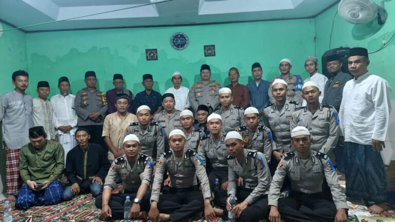 Kapolsek Kalideres Pimpin Ramah Tamah Usai Sholat Subuh Berjama’ah