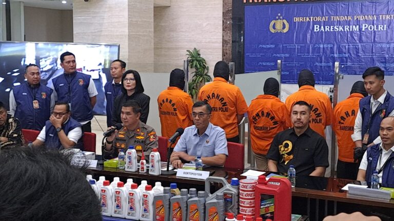 Bareskri Polri Ungkap Pengedar Dan Pabrik Oli Palsu Di Jawa Timur
