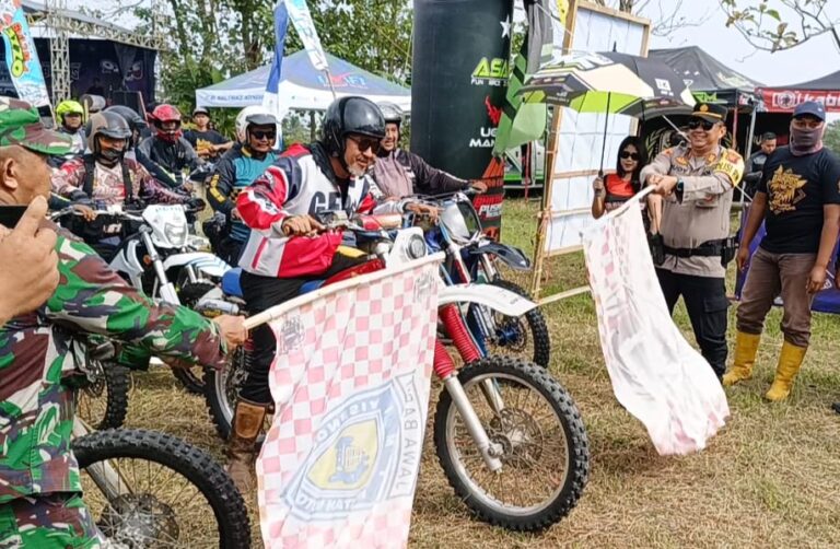 Buka Lomba Trail Adventure, Kapolsek Sukahaji Selamat Bertanding Jajal Medan Gawir Dapung Desa Ciomas