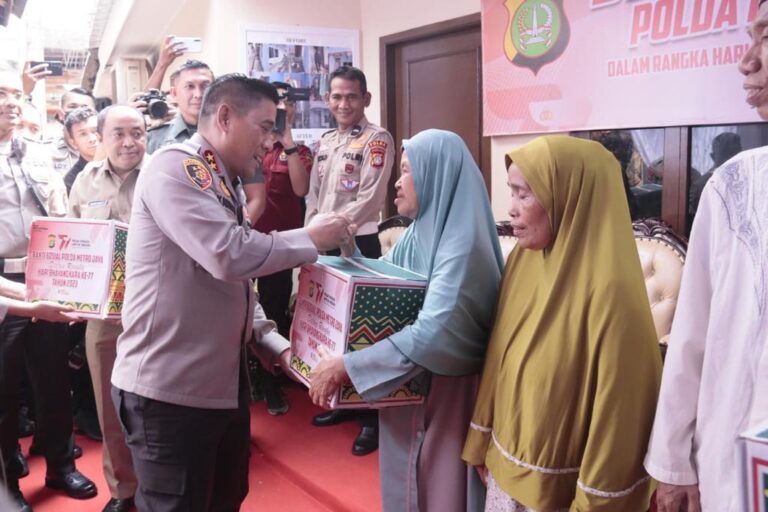 HUT Bhayangkara Ke- 77, Polda Metro Adakan Bakti Sosial, Religi, dan Bedah Rumah