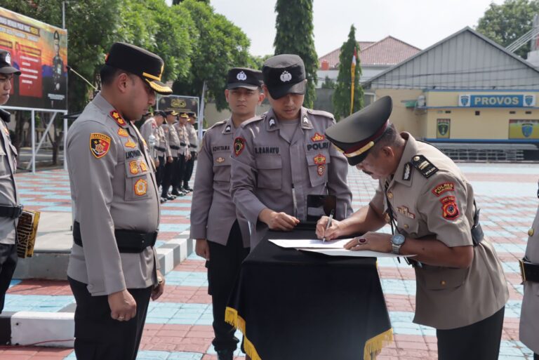 Kapolres Majalengka Pimpin Upacara Sertijab PJU dan Kapolsek