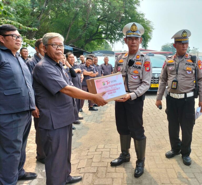 Sambut Hari Bhayangkara ke-77, Polresta Bandara Soetta Gelar Bakti Sosial