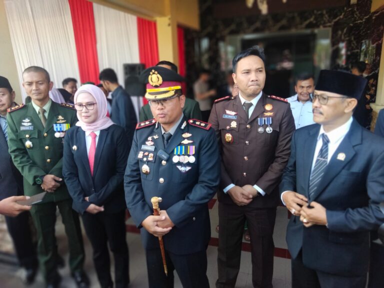Kapolres Indramayu AKBP DR. Fahri Siregar Pimpin langsung Upacara Peringatan Hari Bayangkara Ke 77 Di Mapolres Indramayu
