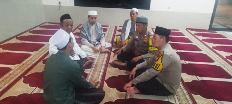 Wilayah Aman dan Kondusif, Personil Polsek Kalideres Sampaikan Pesan Kapolsek di Masjid Jamie Miftahul Jannah