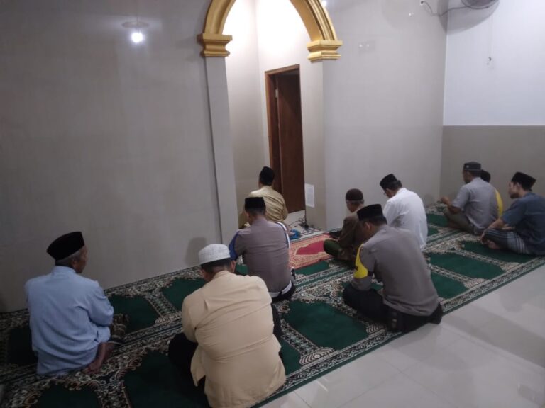 Suling, Personil Polsek Kalideres Sampaikan Pesan Kapolsek di Musholla Al Jihad