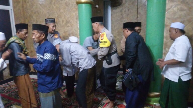 SULING, Polsek Kalideres Sampaikan Pesan Kapolsek Usai Sholat Subuh Berjamaah di Musholla Al Barkah