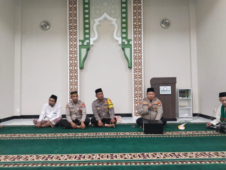 Kapolsek Kalideres Giat Suling Serta Himbau Kamtibmas Jelang Pemilu 2024 di Musholla Darussalam