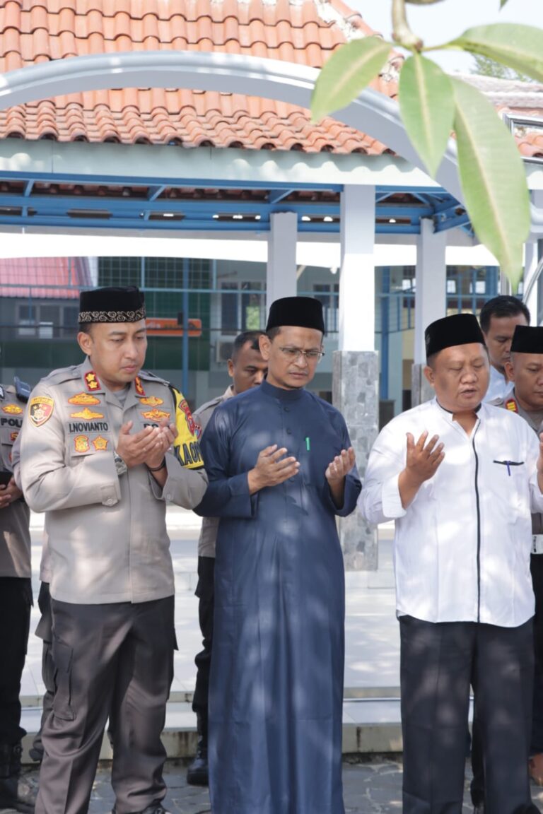 Patepang Sono Sareung Ulama : Kapolres Majalengka Kunjungi Ponpes Santi Asromo