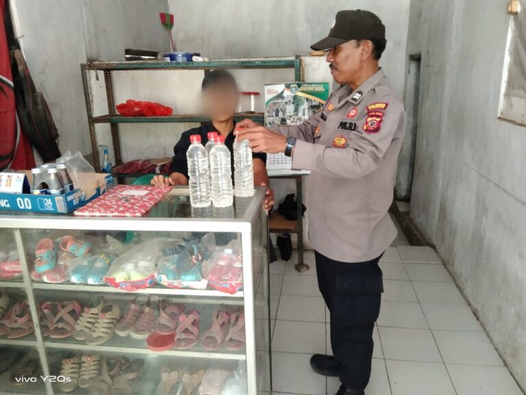 Polsek Klangenan Berhasil Laksanakan Operasi Pekat, Menemukan Ciu Ilegal di Warung