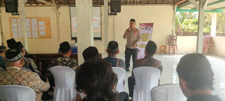Polres Ngawi Mendengarkan dan Memberi Solusi di Jumat Curhat