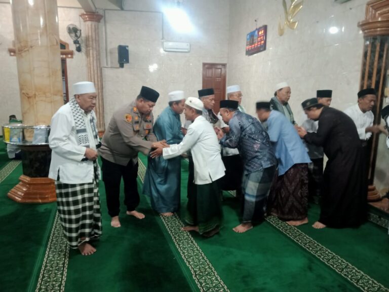 Kapolsek Kalideres Sampaikan Himbauan Kamtibmas Jelang Pemilu 2024 di Masjid Jami Al Isitiqomah