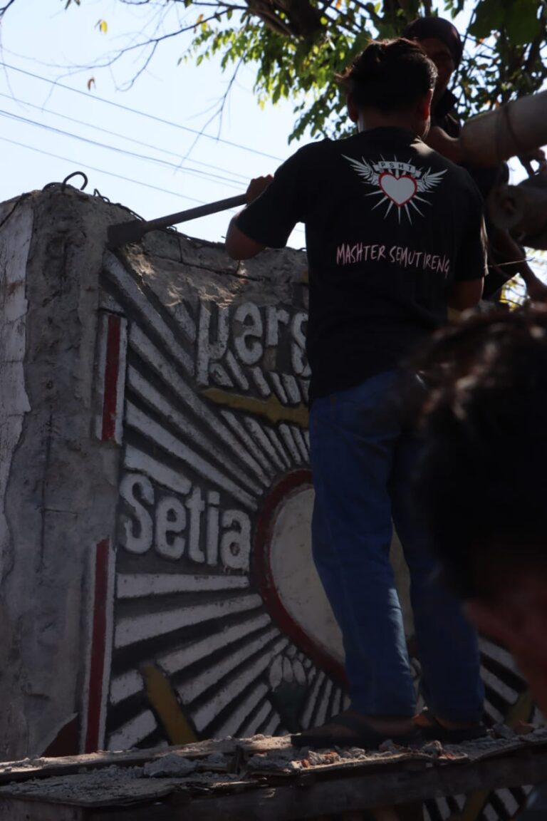 Warga PSHT Kedunggalar Ngawi, Lakukan Pembongkaran Tugu di Tempat Umum