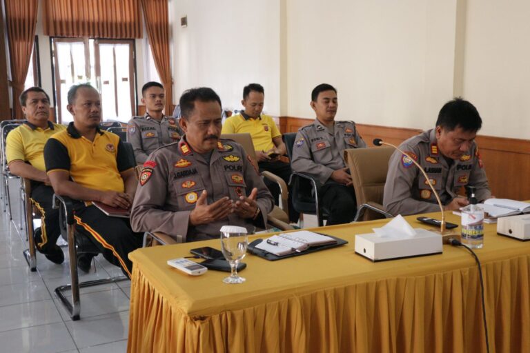 Kabag Ops dan Kasat Binmas Polres Majalengka Ikuti Vicon Latihan Pra Operasi Bina Waspada Lodaya 2023
