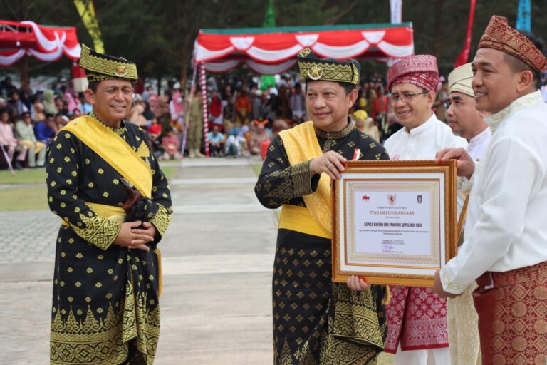 Menteri Dalam Negeri Prof. Drs. H. Muhammad Tito Karnavian, B.A., M.A., Ph.D. Pimpin Upacara Hari Kemerdekaan RI Ke-78 di Kab. Natuna