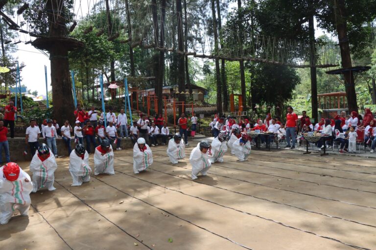 Serunya, Kapolres dan Wakapolres Ngawi Ikuti Lomba Agustusan