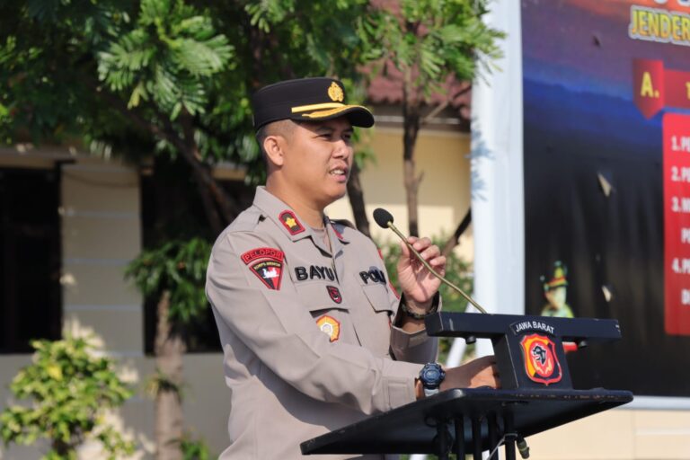Wakapolres Polres Majalengka Memimpin Apel Pagi, Tekankan Pentingnya Konsistensi dalam Menjaga Kamtibmas