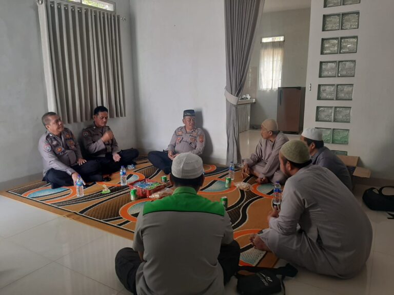 Sat Binmas Polres Majalengka Gelar Anjangsana Dan Silahturahmi Dengan Ketua Nurul Ilmi Atsari