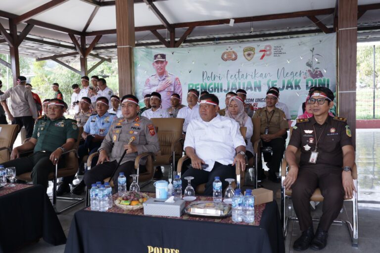 Kapolres Majalengka Ikuti Penanaman Pohon Serentak Secara Hybrid Kegiatan di Pulau Rinca