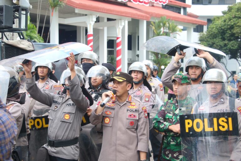 Polda Kepri Amankan Aksi Unjuk Rasa Damai Kelompok Masyarakat di Batam