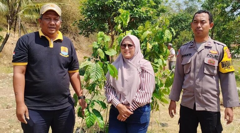 Kuwu Desa Krandon Apresiasi Aksi Penanaman Ribuan Pohon Polresta Cirebon