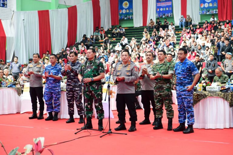 Panglima TNI dan Kapolri, Hadiri Alumni AKABRI 1989 Gelar Bakti Sosial Kesehatan di Tasikmalaya