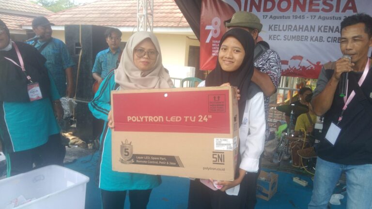 Puncak. HUT Ke 78 Kemerdekaan RI di Kelurahan Kenangan Meria Ribuan Warga Ikut Jalan Santai