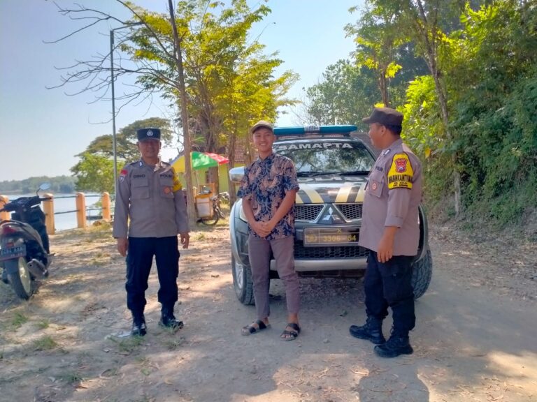 Polsek Bringin Patroli Waduk Pondok di Ngawi, Ciptakan Rasa Aman Pengunjung
