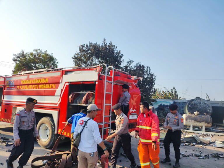 Kepolisian Resor Indramayu Dengan Cepat Mengamankan Kebakaran di PT. Kimia Yasa