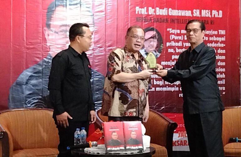 Wartawan Senior Drs.Ch. Robin Simanullang Ungkap Sosok Mayjen TNI (Purn) Dr Suyanto Yang Sederhana