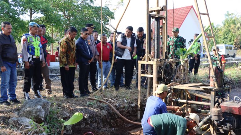 Kapolres Wonogiri Tinjau Bantuan Pembuatan Sumur Bor Di Desa Gebangharjo