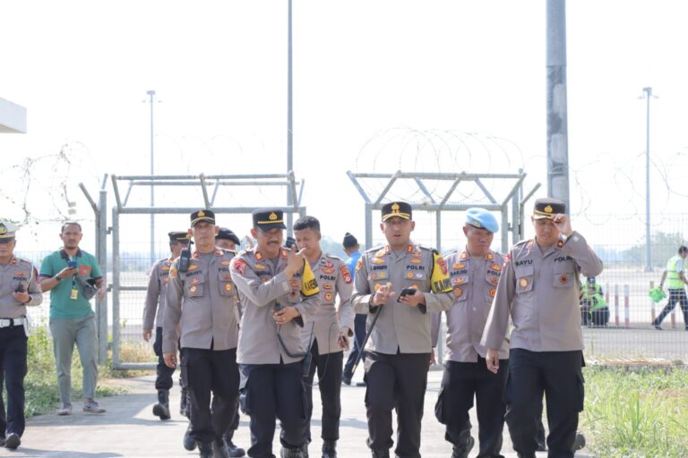 Kapolres Majalengka Pantau Kedatangan Pesawat Kenegaraan Kanada di Bandara Kertajati