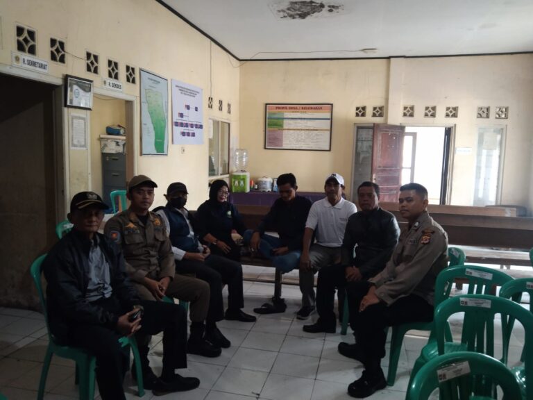 Sinergitas Bhabinkamtibmas Wiayah Hukum Polsek Ciampea dan Sat Pol PP Kec. Tenjolaya Sambangi Tokoh Masyarakat dan Ajak Jaga Kamtibmas dan Juga Cegah TPPO