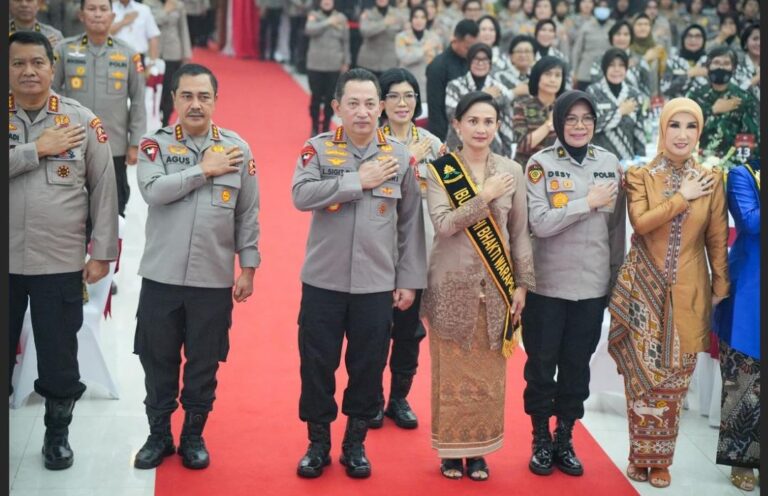 Kapolri Tekankan Polwan Harus Jadi Cooling System Pemilu 2024