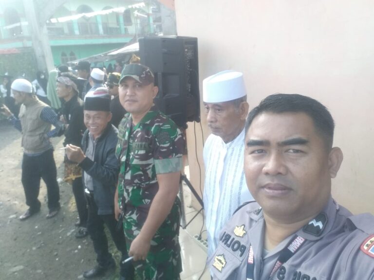 Sinergitas TNI – Polri Wilayah Hukum Polsek Caringin Polres Bogor Sambangi Warga Sampaikan Pesan Kamtibmas