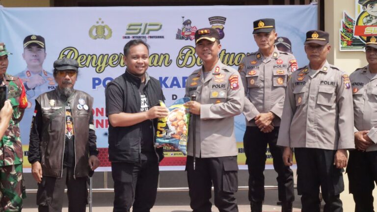 Bentuk Kepedulian, Polres Kapuas Serahkan Bantuan Kepada Pondok Mitra Gerakan Infaq Beras Kapuas