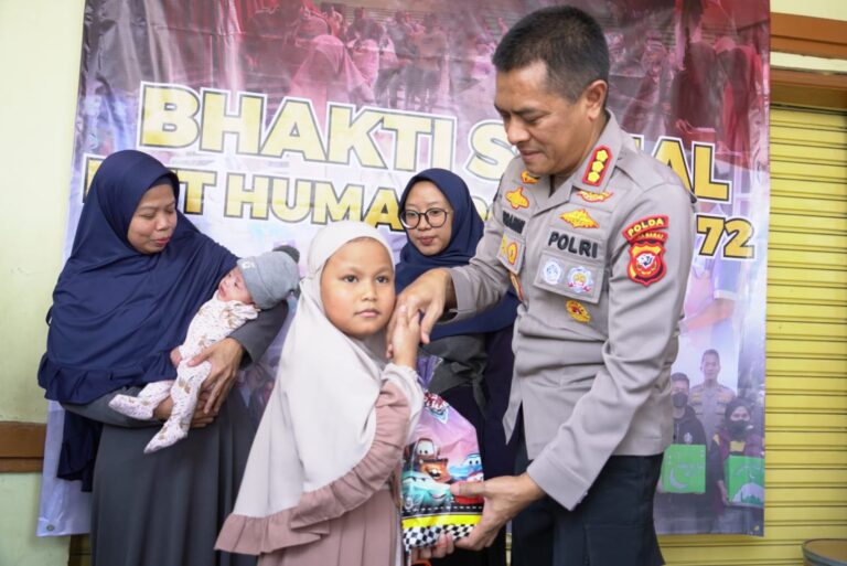 PERINGATI HARI ULANG TAHUN HUMAS KE 72, BID HUMAS POLDA JABAR BERI BANTUAN KEPADA ANAK STUNTING DI PONDOK YATIM DAN DHUAFA AD INFINITUM