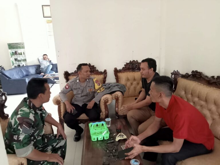 Sinergitas TNI-POLRI Desa  Malasari Wulayah Hukum Polsek Nanggung Polres Bogor Polda Jabar Sambang Warga Ajak Jaga Kamtibmas Dan  Cegah TPPO