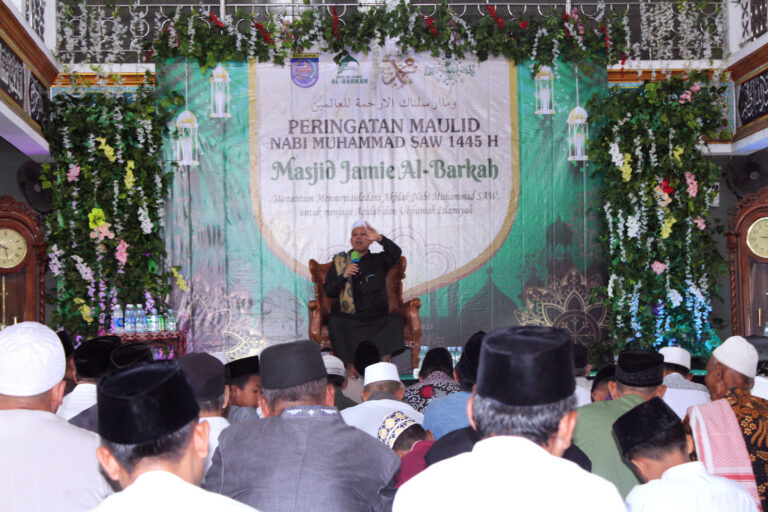 Warga Pasir Putih Sangat Antusias Menghadiri Acara Maulid Nabi