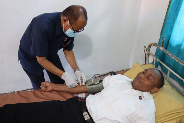 Sambut HUT Humas Polri Ke-72, Polres Ngada Bakti Kesehatan Donor Darah