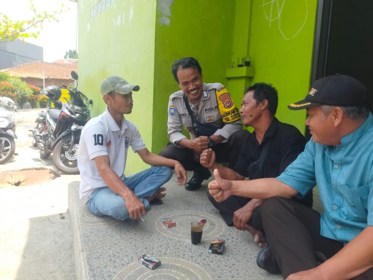Bhabinkamtibmas Wilayah Hukum Polsek leuwiliang Polres Bogor Sambangi Warga Sampaikan Pesan Kamtibmas dan Himbauan TPPO