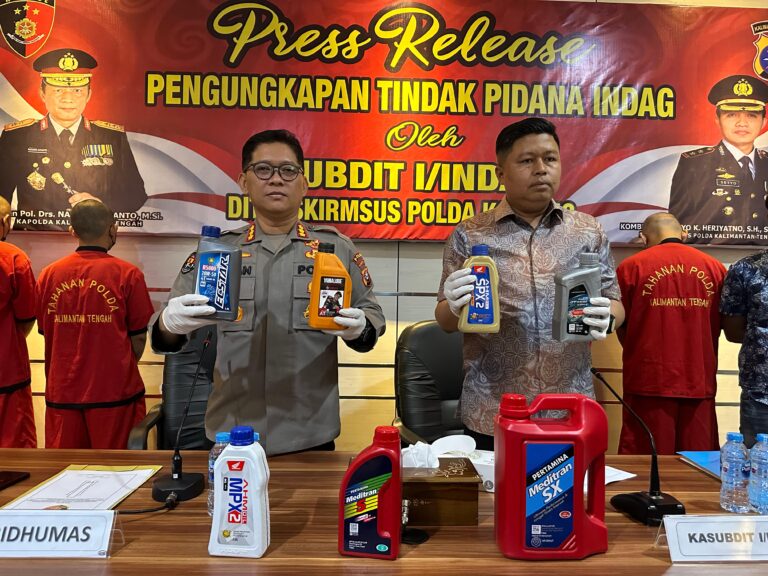 Dari 2 TKP, Ditreskrimsus Polda Kalteng Amankan 5 Tersangka Perdagangan Oli Palsu